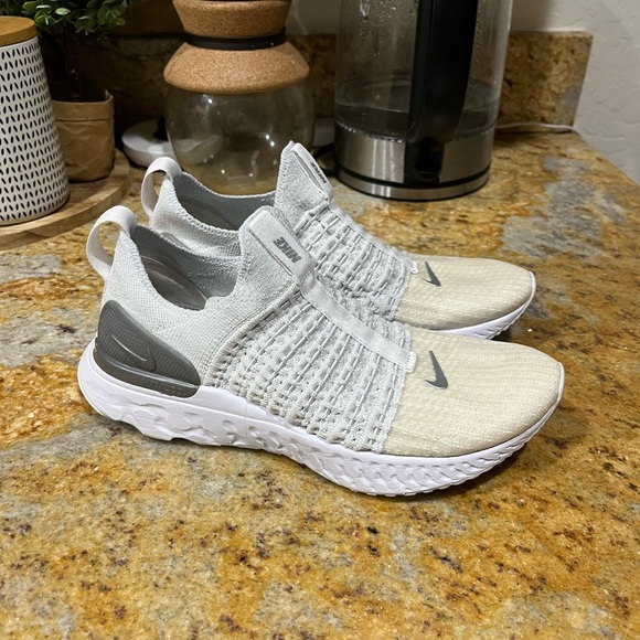 Nike Epic React slip on size 5.5 - Picture 1 of 8